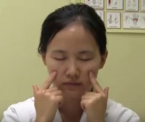 3 bài tập matxa đơn giản giúp mắt hết nhức mỏi ngay lập tức. Nguồn dkn.tv