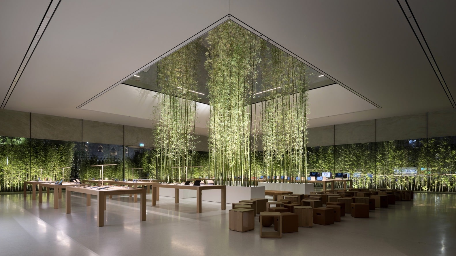 Apple Cotai Central: Thiết kế tối giản kết hợp với những mảng xanh thiên nhiên