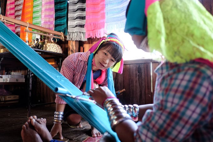 Chuyện lạ về những người phụ nữ “làng cổ dài” ở Myanmar