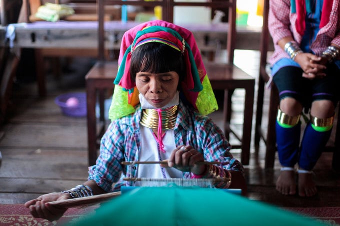 Chuyện lạ về những người phụ nữ “làng cổ dài” ở Myanmar