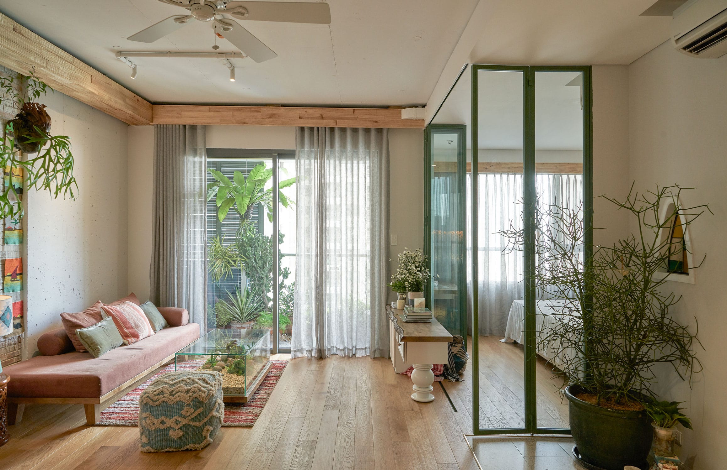 Gợi nhớ về câu chuyện trên dãy Himalaya tuyết phủ từ căn hộ 46m vuông