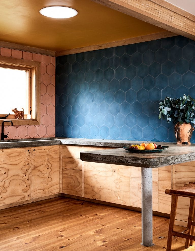 Không gian nhà gỗ cùng cuộc sống gia đình bình dị mà ấm áp