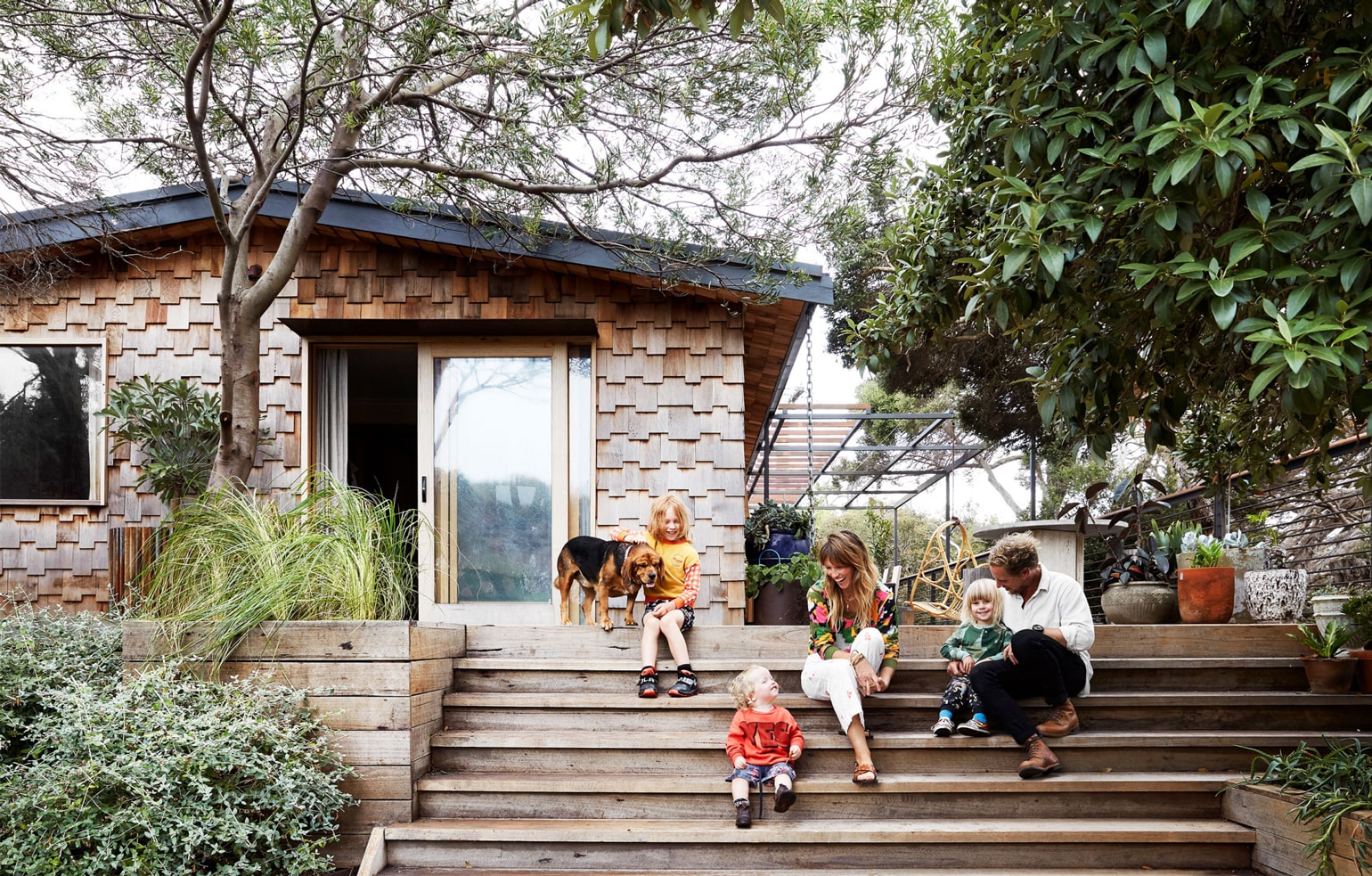 Không gian nhà gỗ cùng cuộc sống gia đình bình dị mà ấm áp