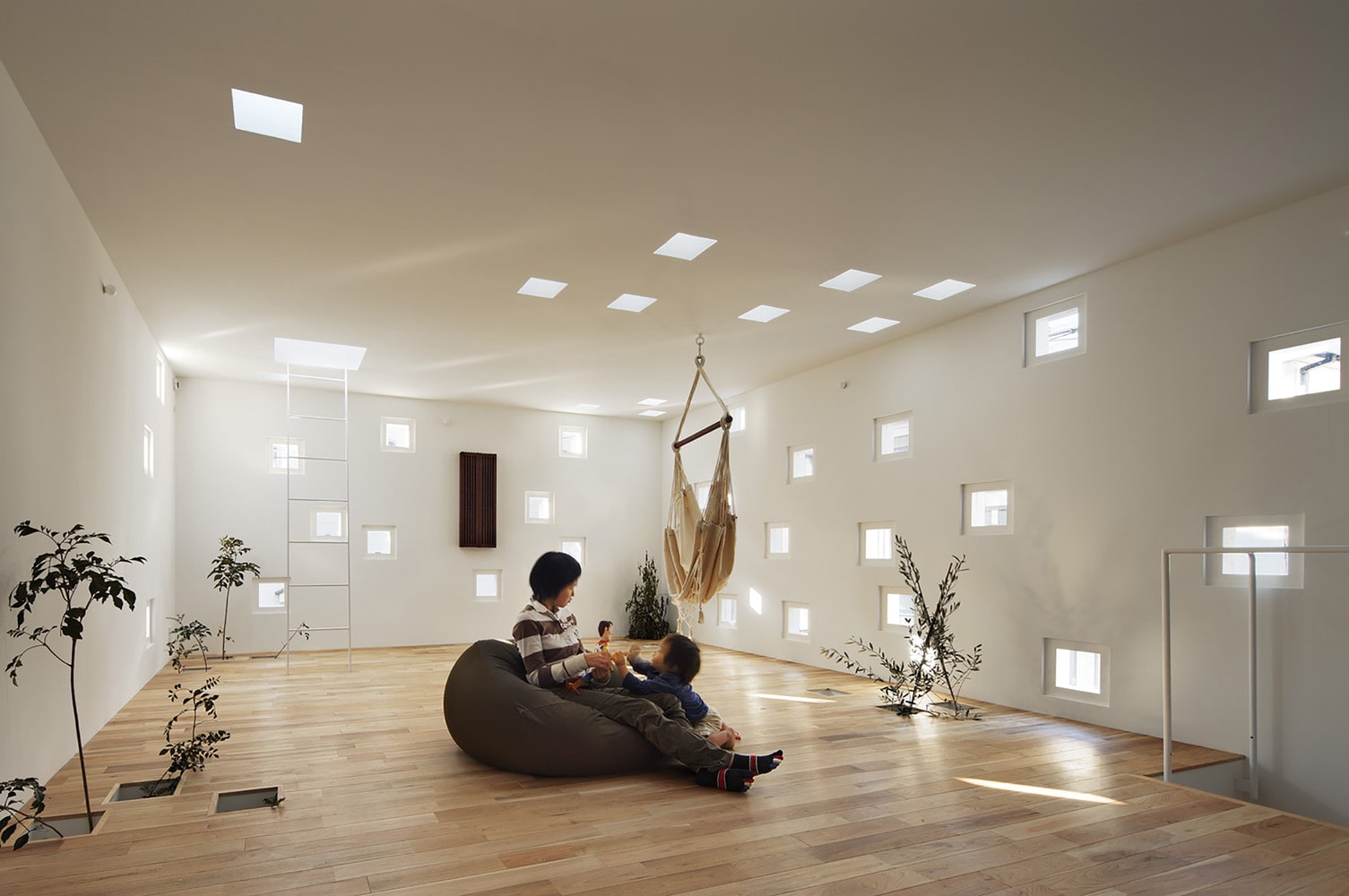 Ngôi nhà khối hộp kết hợp hoàn hảo giữa âm thanh và ánh sáng tại Itabashi
