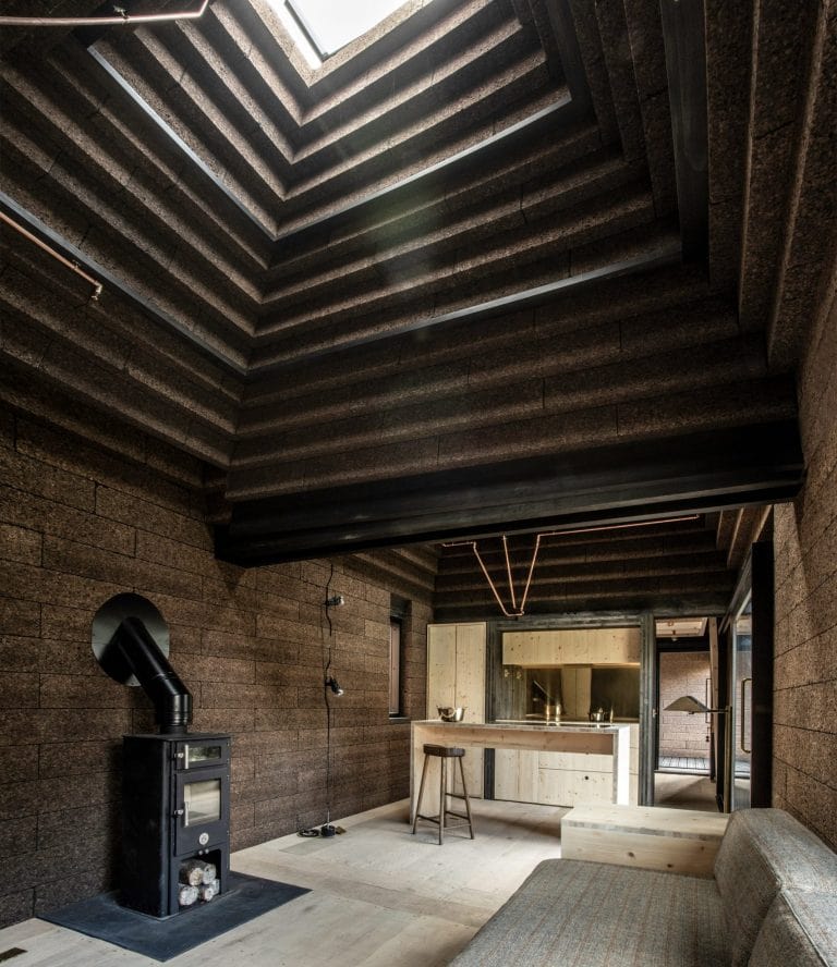 Nhà tái chế từ gỗ bần độc đáo Cork House – Câu trả lời cho bài toán về vật liệu xây dựng hiện nay