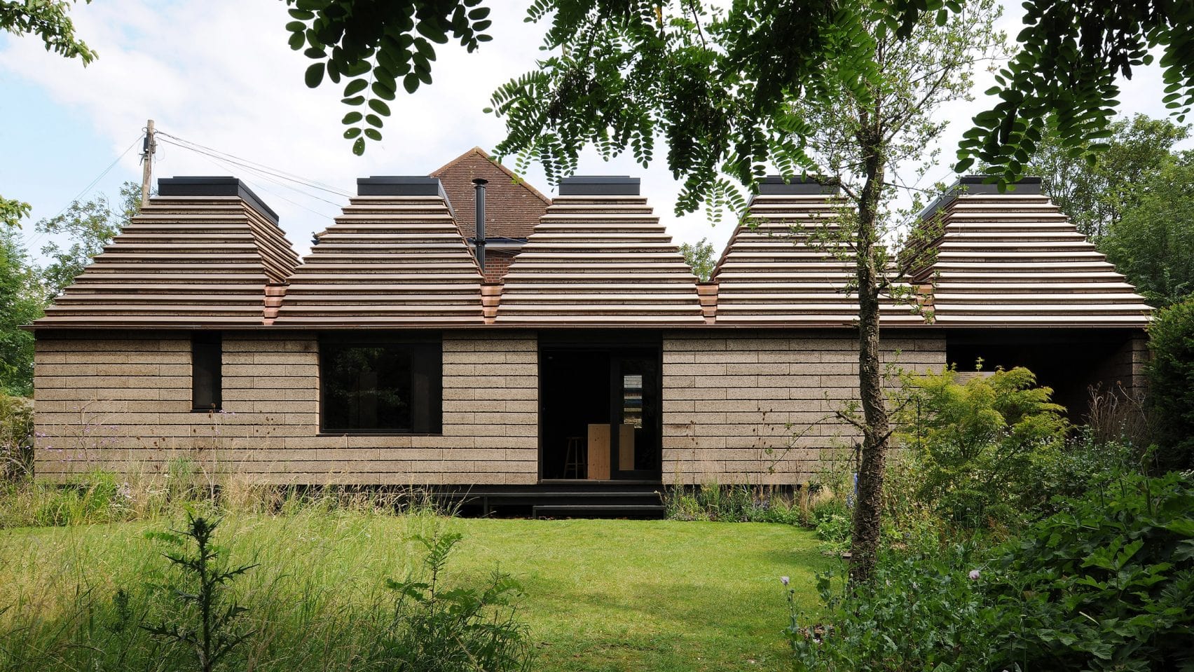 Nhà tái chế từ gỗ bần độc đáo Cork House – Câu trả lời cho bài toán về vật liệu xây dựng hiện nay