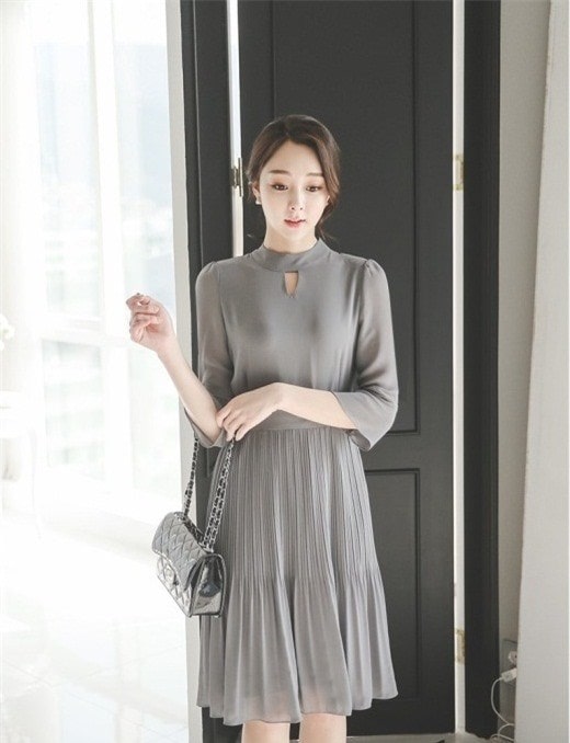 THỨ NĂM: ĐƠN GIẢN VÀ THANH LỊCH