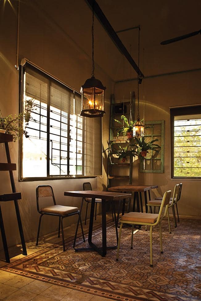 Bâng Khuâng Café: số 9 Thái Văn Lung, quận 1